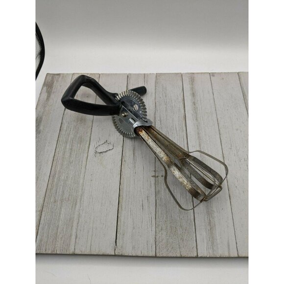 Vintage EKCO Hand Crank Egg Beater w/ Off-Set Handle Black Works Rusty - Picture 1 of 5